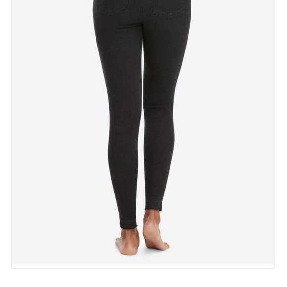 SPANX Distressed Ankle Raw Hem Skinny Jeans/Jeggings Black Size S - Picture 2 of 13